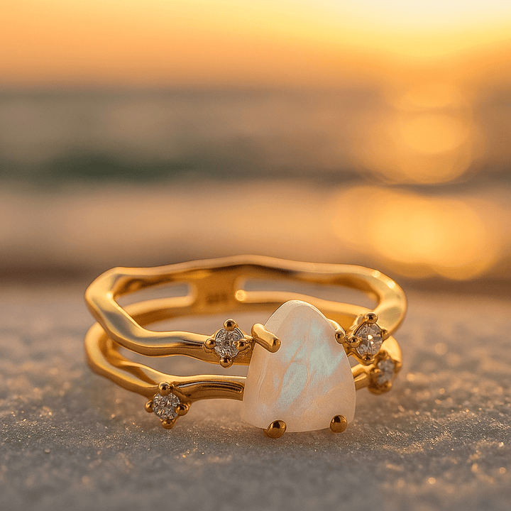 Anello in argento 925 con pietra di luna e decorazioni dorate