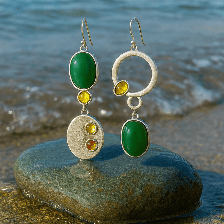 Orecchini con gocce e design asimmetrico