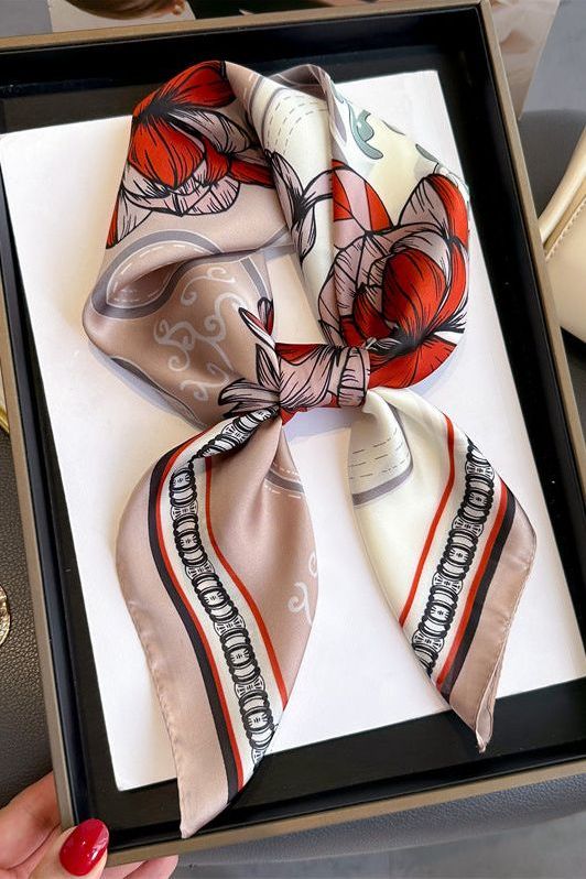 Theresa-huivi (100% seta - 68 cm)